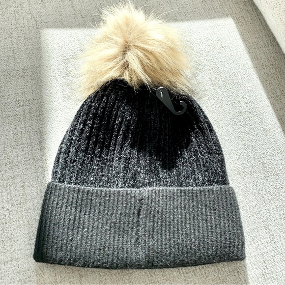 [🌟 PRICE FIRM]  Black Chenille Pom Pom Faux Fur Knit Beanie Hat - Picture 2 of 3